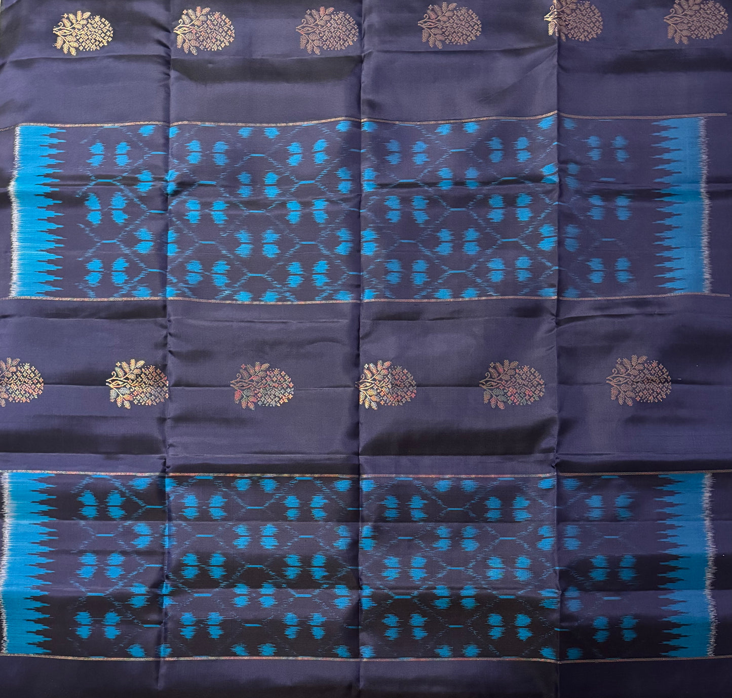 Tārā – Midnight Blue Soft Silk Saree with Shining Pallu & Ikkat Touches