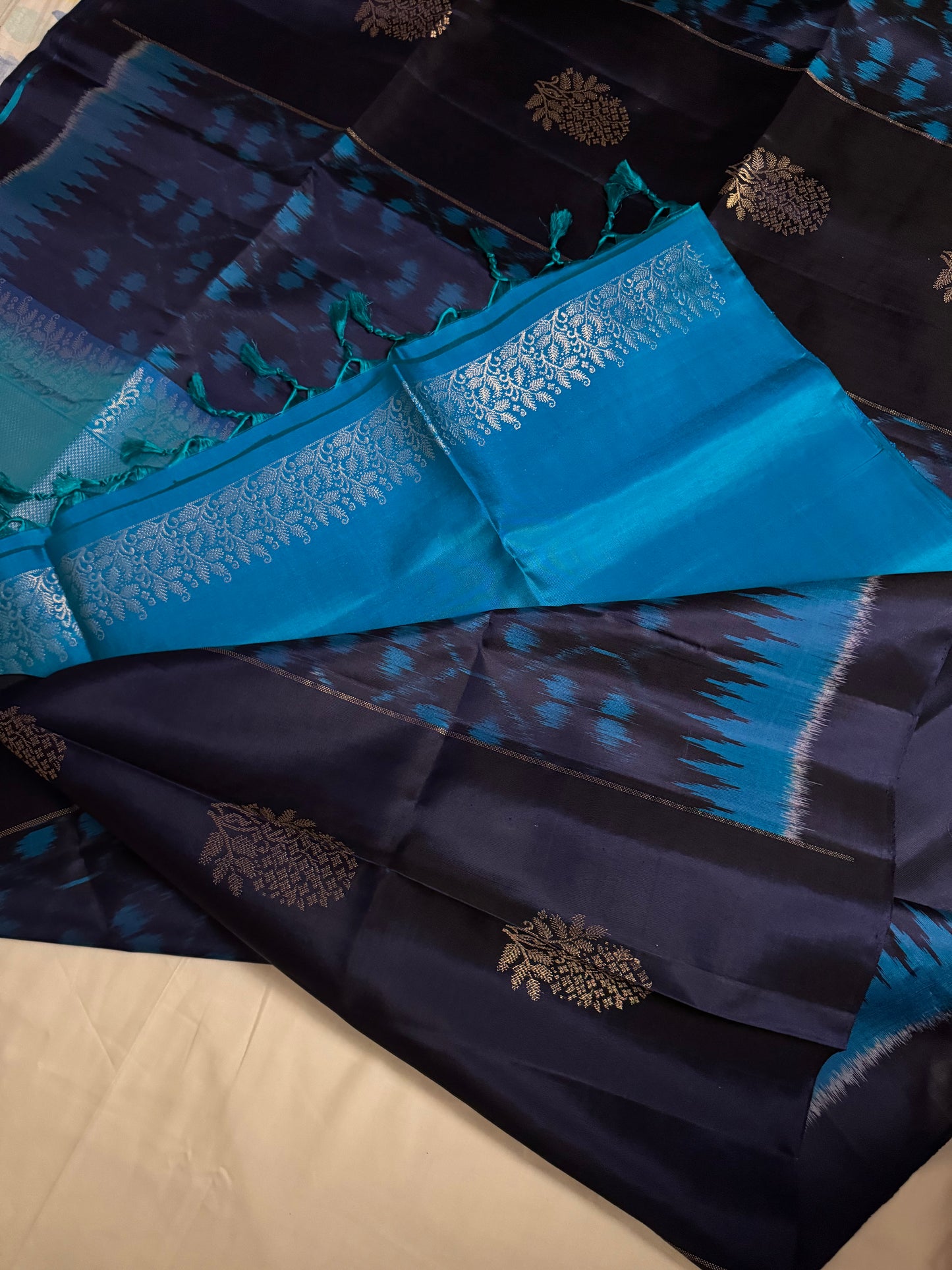 Tārā – Midnight Blue Soft Silk Saree with Shining Pallu & Ikkat Touches