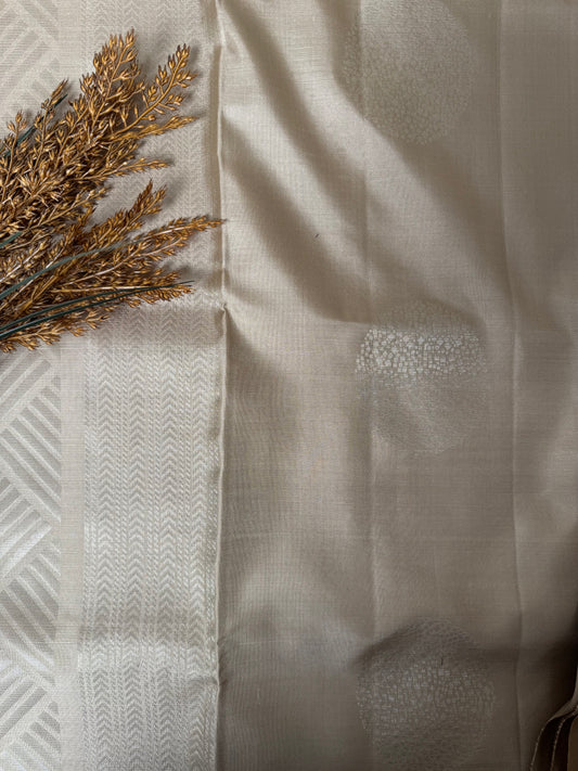 Silken Haze – Cream Soft Silk Saree with Lustrous Grace