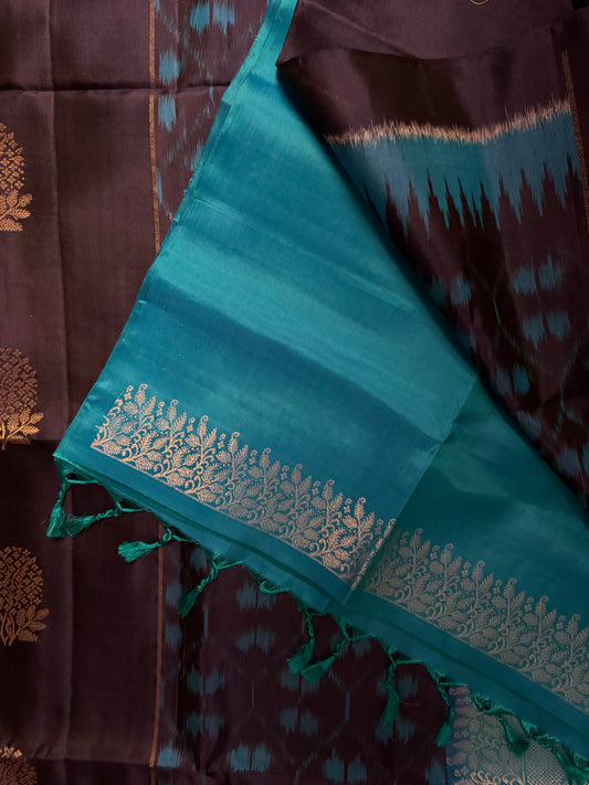 Tārā – Midnight Blue Soft Silk Saree with Shining Pallu & Ikkat Touches